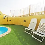 Noya Con Piscina Privada Feriehus